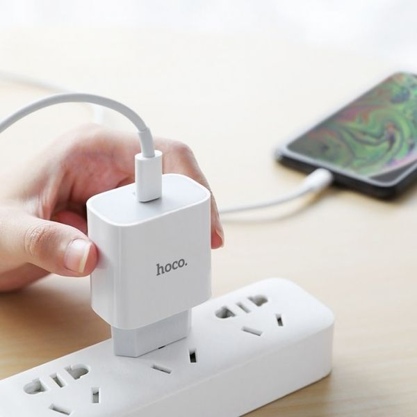 Адаптер питания Hoco C76A Speed source PD+QC 3.0 charger (USB-C: 5V max 3.0A/20Вт) Белый