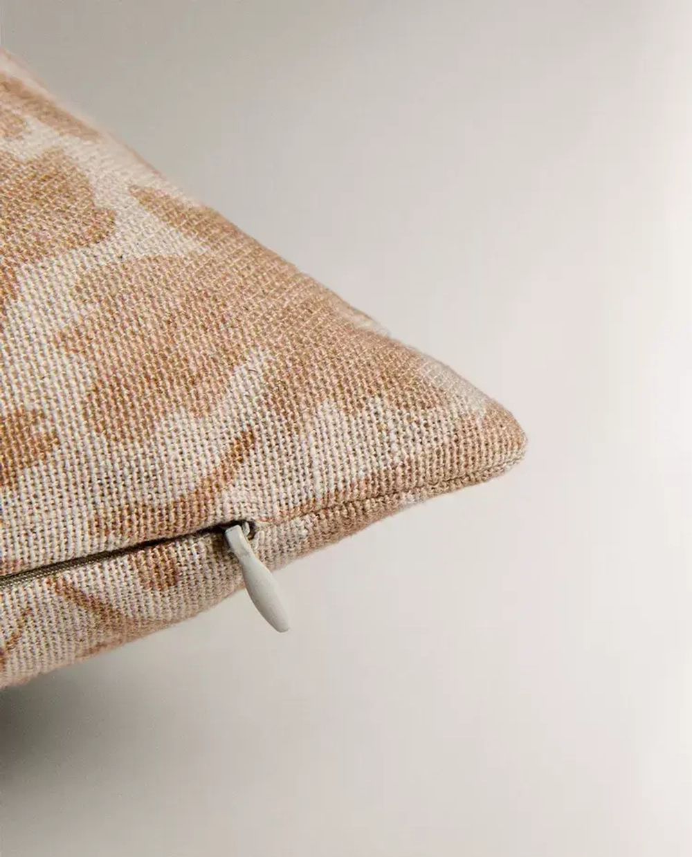 ZARA HOME НАВОЛОЧКА ДЛЯ ДЕКОРАТИВНОЙ ПОДУШКИ С ЦВЕТОЧНЫМ УЗОРОМ, РОЗОВЫЙ