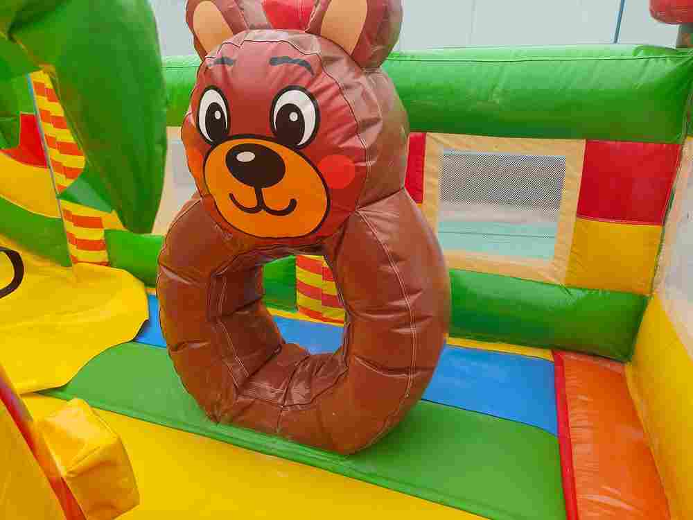 Коммерческий надувной батут «Дружная компания», 8*6*5 м