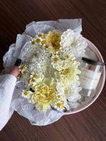 Цветочная композиция в коробке+свеча 50 мл