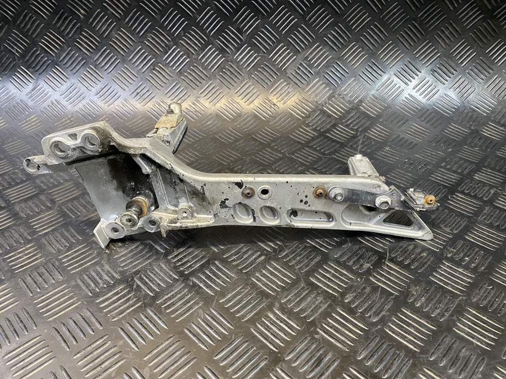 Подножки левые Yamaha FJR1300A RP13A 2010 (с кронштейном)