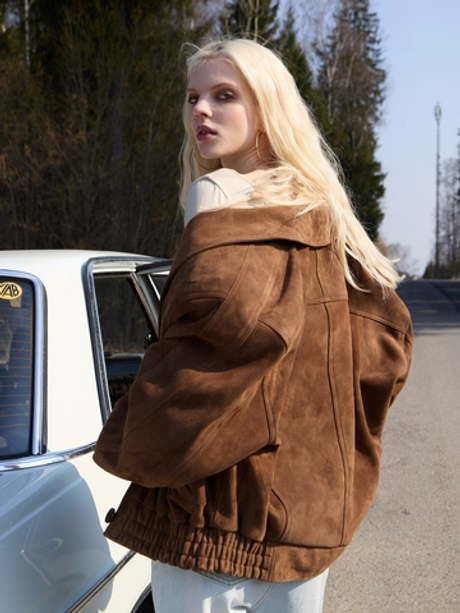 Коричневая замшевая куртка с шалевым воротником