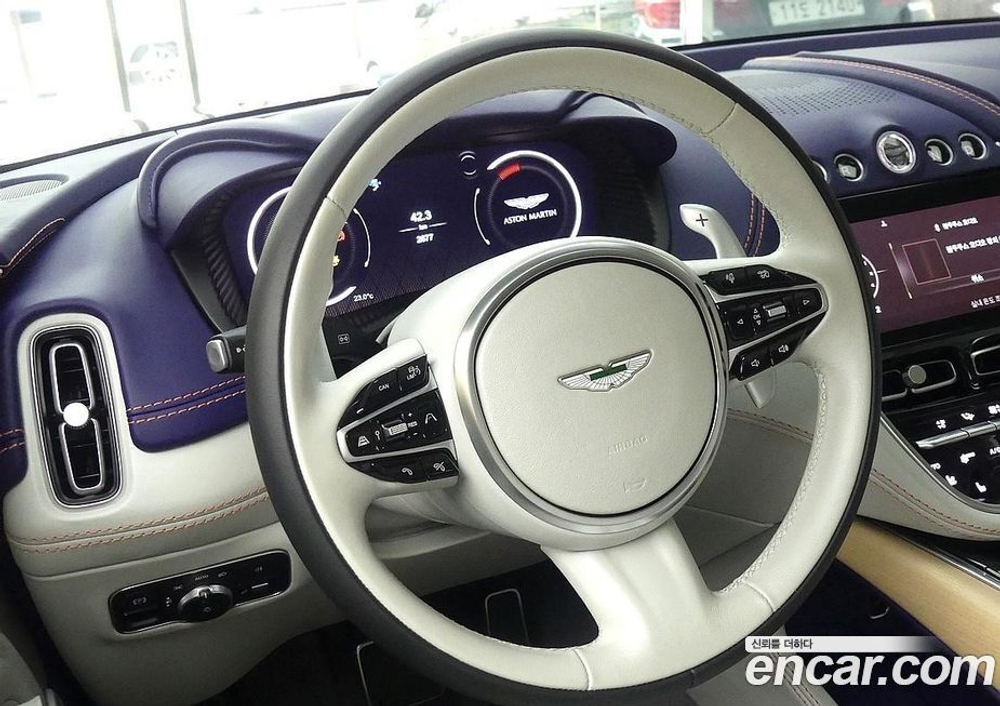 Aston Martin DBX 4.0 V8 (12.2021)