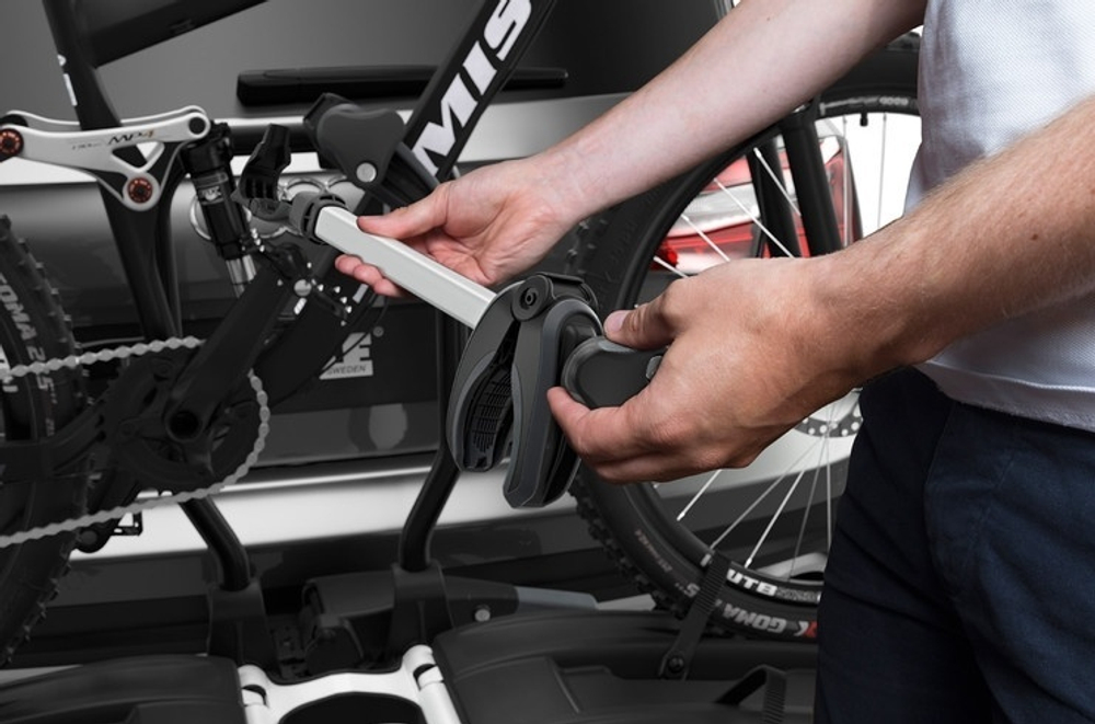 Платформа на фаркоп Thule Easy Fold XT для 2-х велосипедов (933)