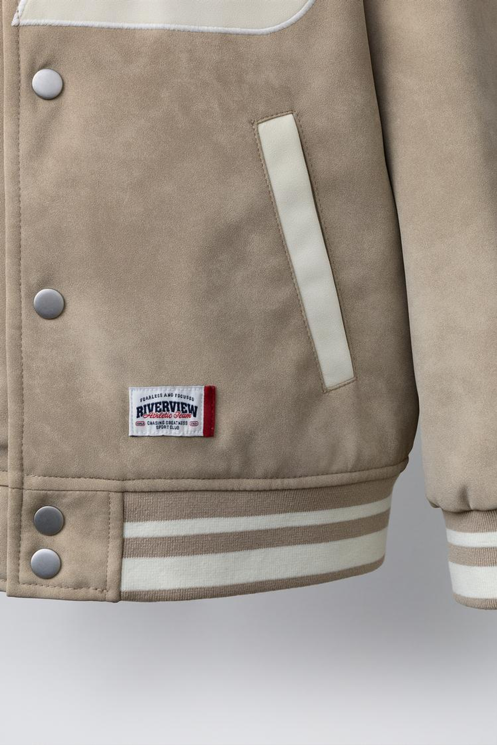 ZARA БОМБЕР ИЗ ИСКУССТВЕННОЙ ЗАМШИ С НАДПИСЬЮ, КАМЕННО-СЕРЫЙ