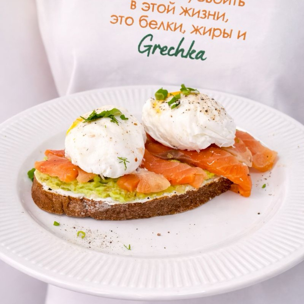 Бутерброд с лососем и авокадо