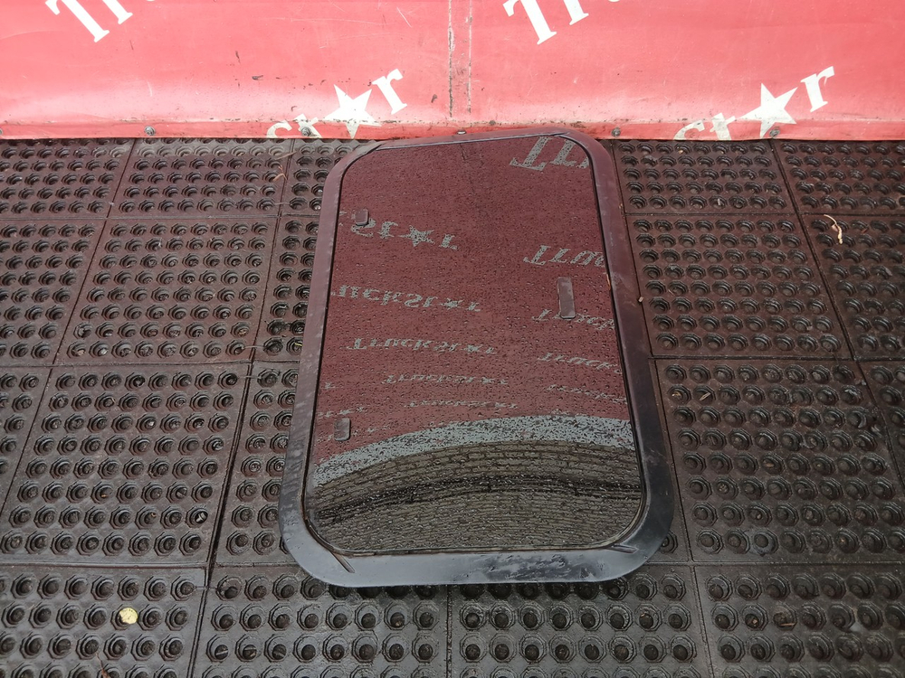 Люк в сборе