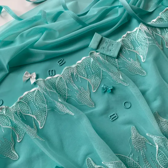 Вышивка на сетке ментол 23 см