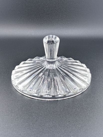 Конфетница на ножке с крышкой