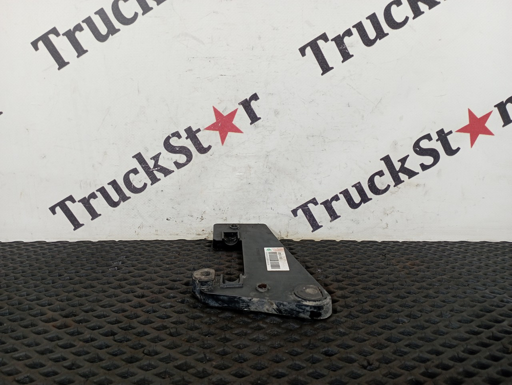 Кронштейн фары левой