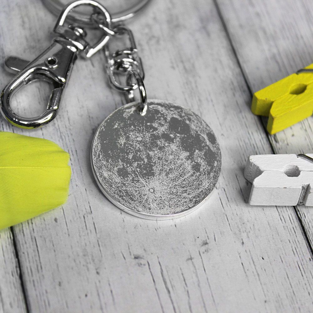 Серебряный брелок Луна с гравировкой на заказ