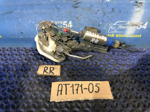 Замок двери задней правой TOYOTA CARINA 1990