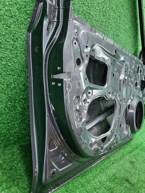 Дверь передняя левая Lexus ES 7 (2018-н.в.)