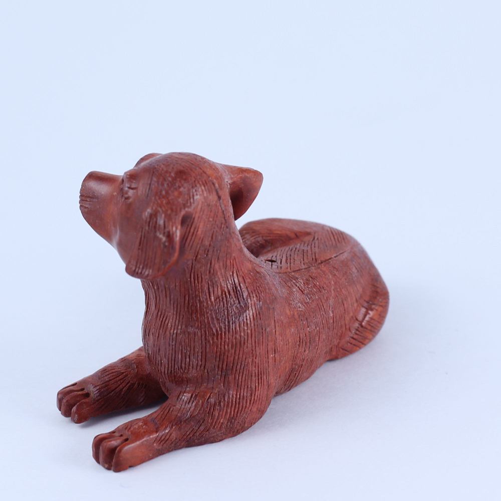 Нэцкэ Собака лежит