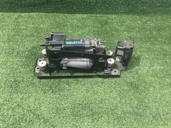 Компрессор пневмоподвески BMW 7er F01, F02 (2008-2015)