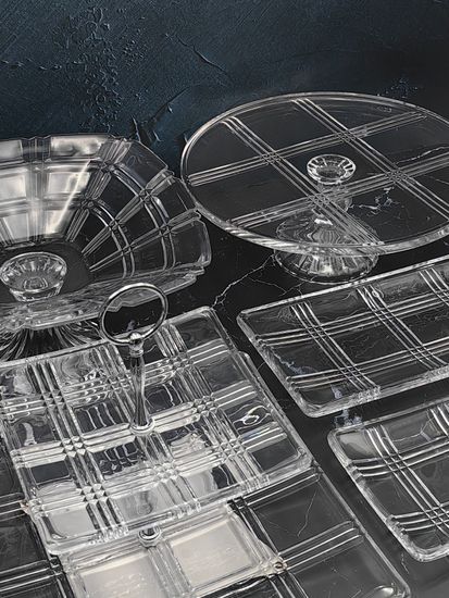 Блюдо-фруктовница стеклянная на ножке 28х15 см.