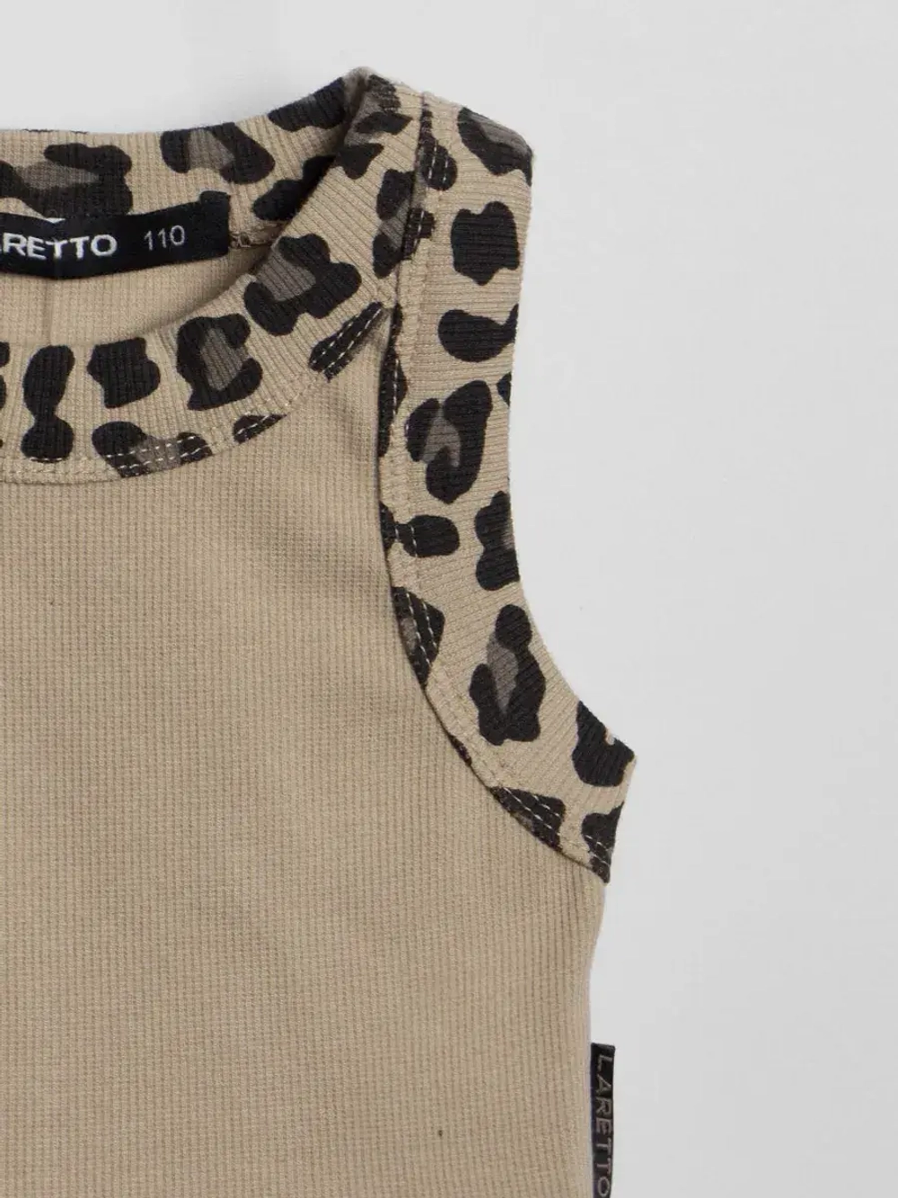 Костюм для девочки с шортами