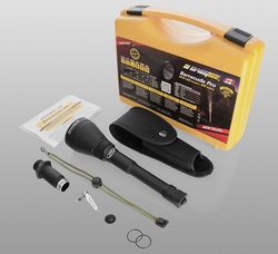 Поисковый фонарь Armytek Barracuda Pro (тёплый свет) [F03302SW]