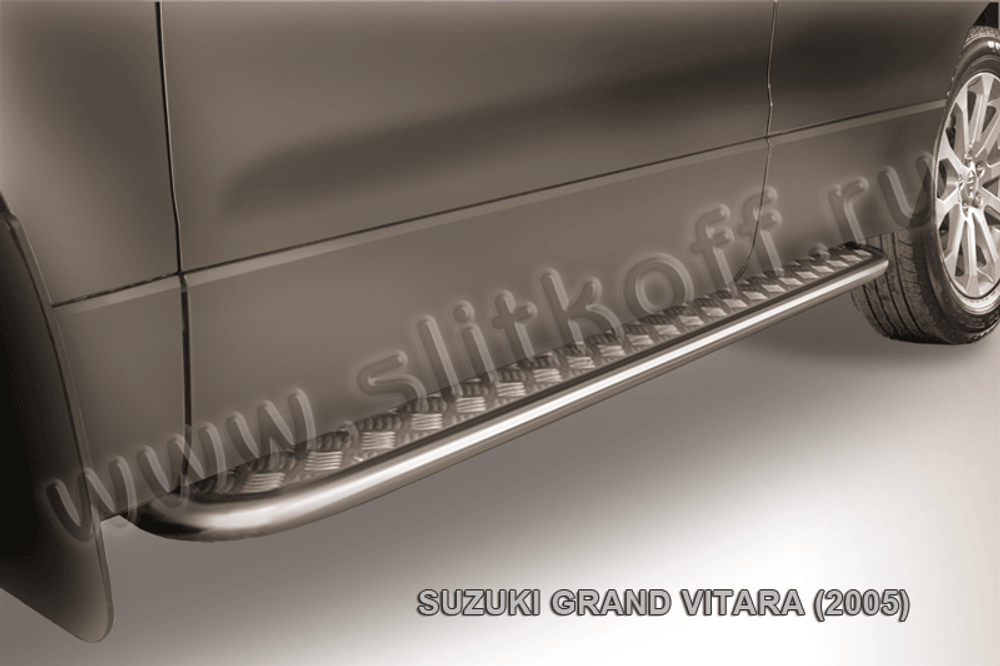 Пороги из нержавейки Suzuki Grand Vitara (2005-2008) d42 с алюминиевым листом (черный цвет)