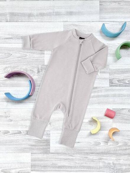 Комбинезон на манжетах Mjölk Песочный серый, с рукавом реглан, уценка