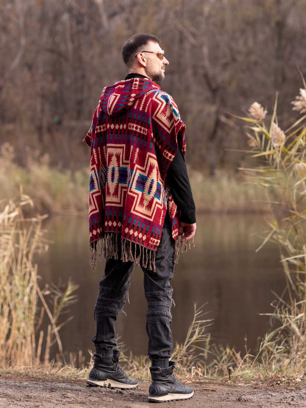 Пончо шерстяное с орнаментом