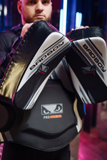 Макивара Bad Boy Pro Series Advanced Curved Kick Pad Black/White