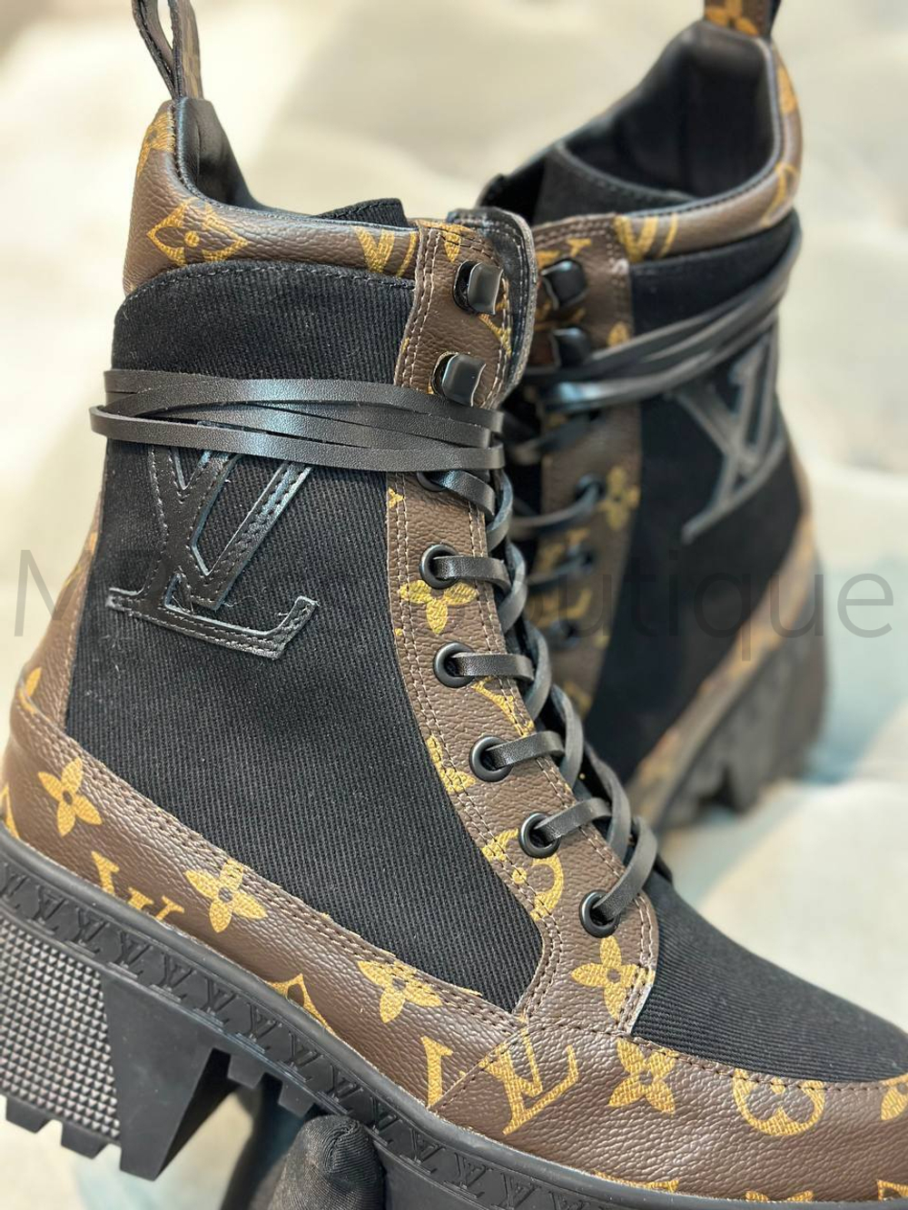 Демисезонные женские ботинки Louis Vuitton desert boot Monogram