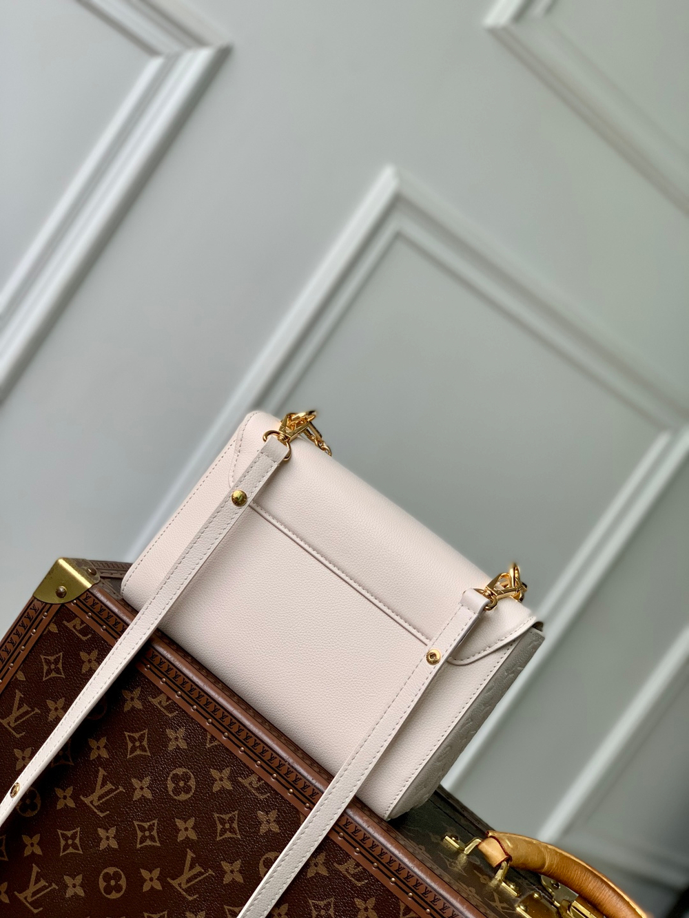 Louis Vuitton Twist MM Slim