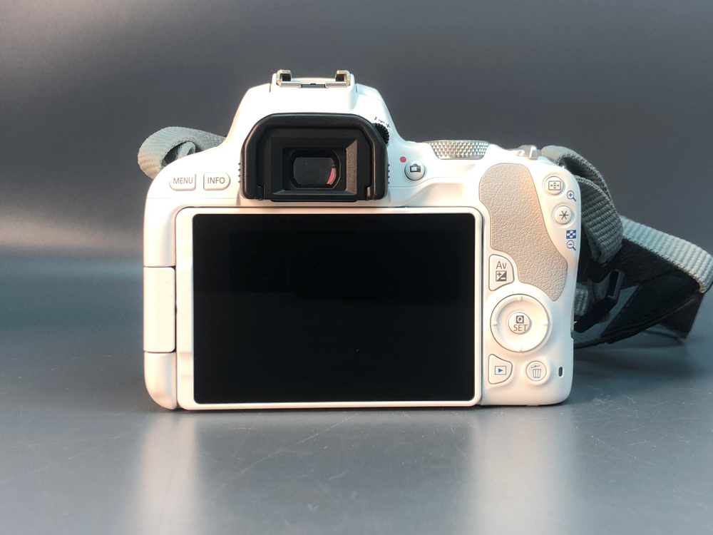 Canon 200D Kit 18-55mm, 1500 кадров пробега