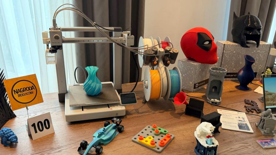 Bambu Lab A1 Combo получил премию Parents’ Award 2026 — почему этот 3D-принтер называют одним из лучших устройств для семьи и обучения