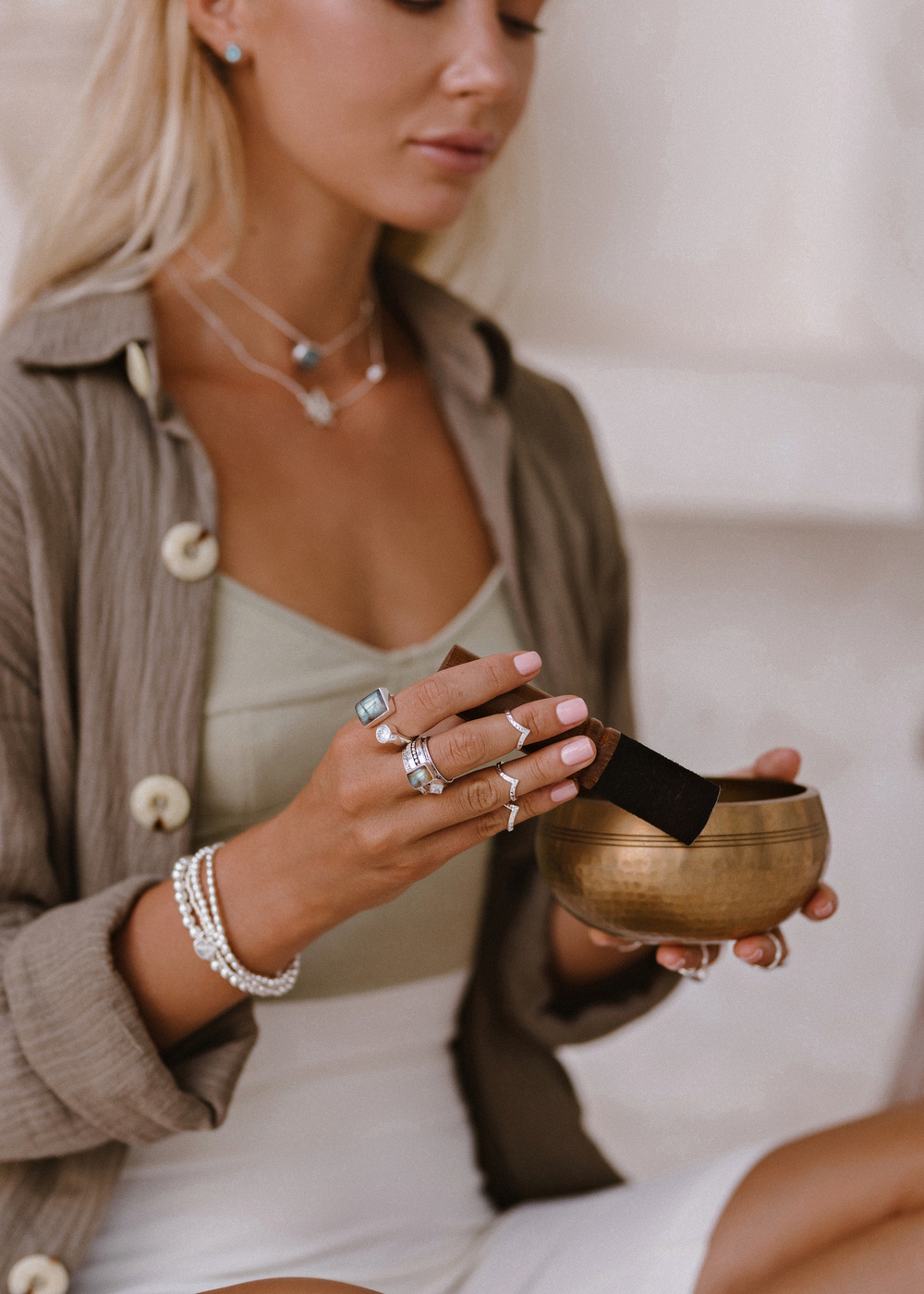 Кольцо «Дуо» с прямоугольным лабрадоритом и белым топазом