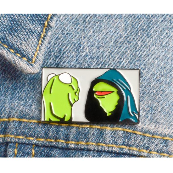 Пин на рюкзак и одежду. Кермит