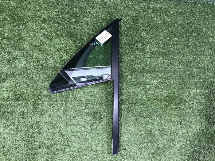 Форточка двери передняя левая Porsche Macan (2014-н.в.)