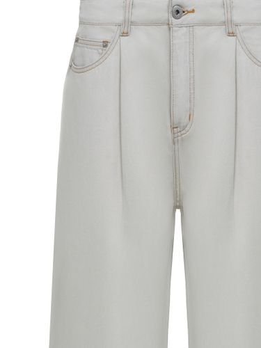 Широкие светло-серые джинсы с защипами