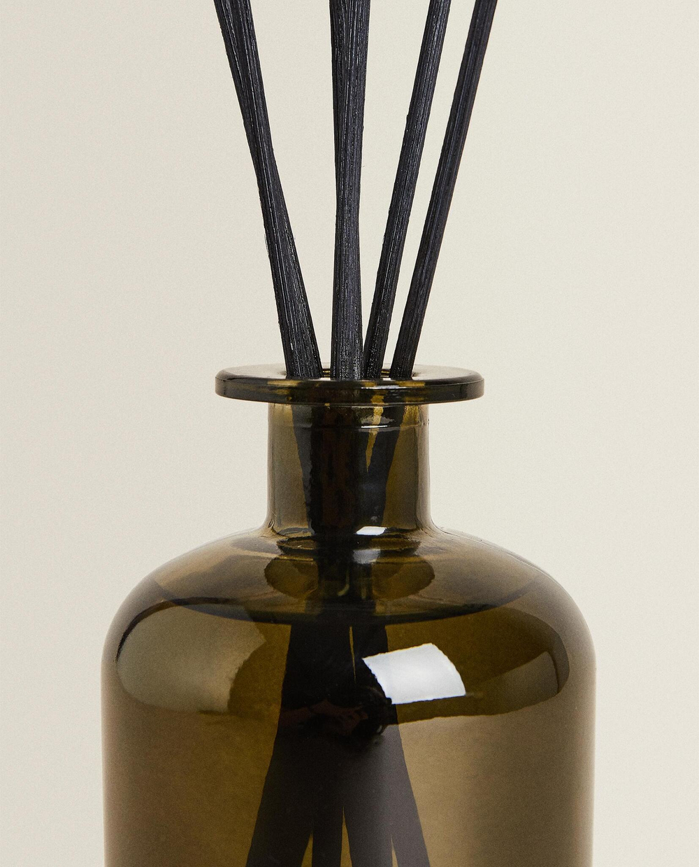 Zara Home BASILICUM REED DIFFUSERS — ароматический диффузор с тростниковыми палочками, Базилик, 500 мл