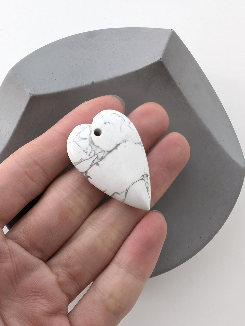 Подвеска сердце говлит (магнезит), 40*25мм