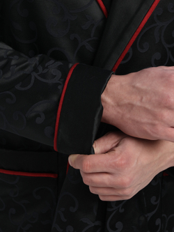 Халат из облегченного жаккарда с атласными бортами