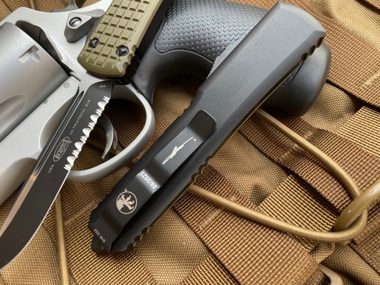 Автоматический нож Microtech MT_121-2FRGTODS Ultratech S/E, рук-ть алюм./зелен. G10 Frag Patter, клинок 1/2 серрей