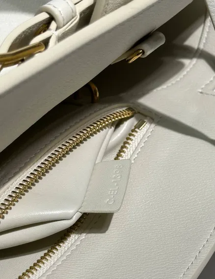 Сумки CELINE TEEN CONTI из натуральной телячьей кожи кремовый