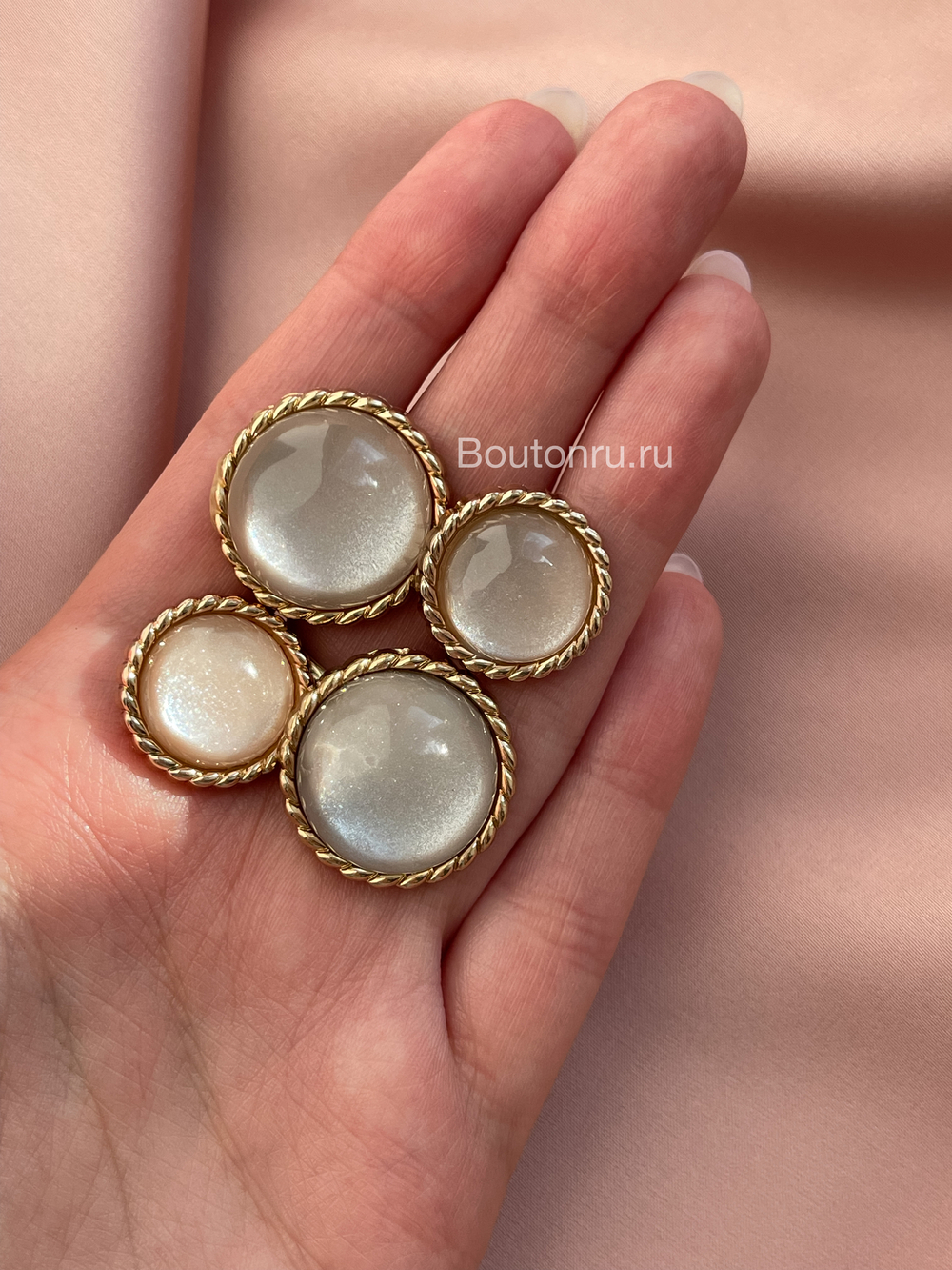 Пуговицы серо-перламутровые луна с золотом