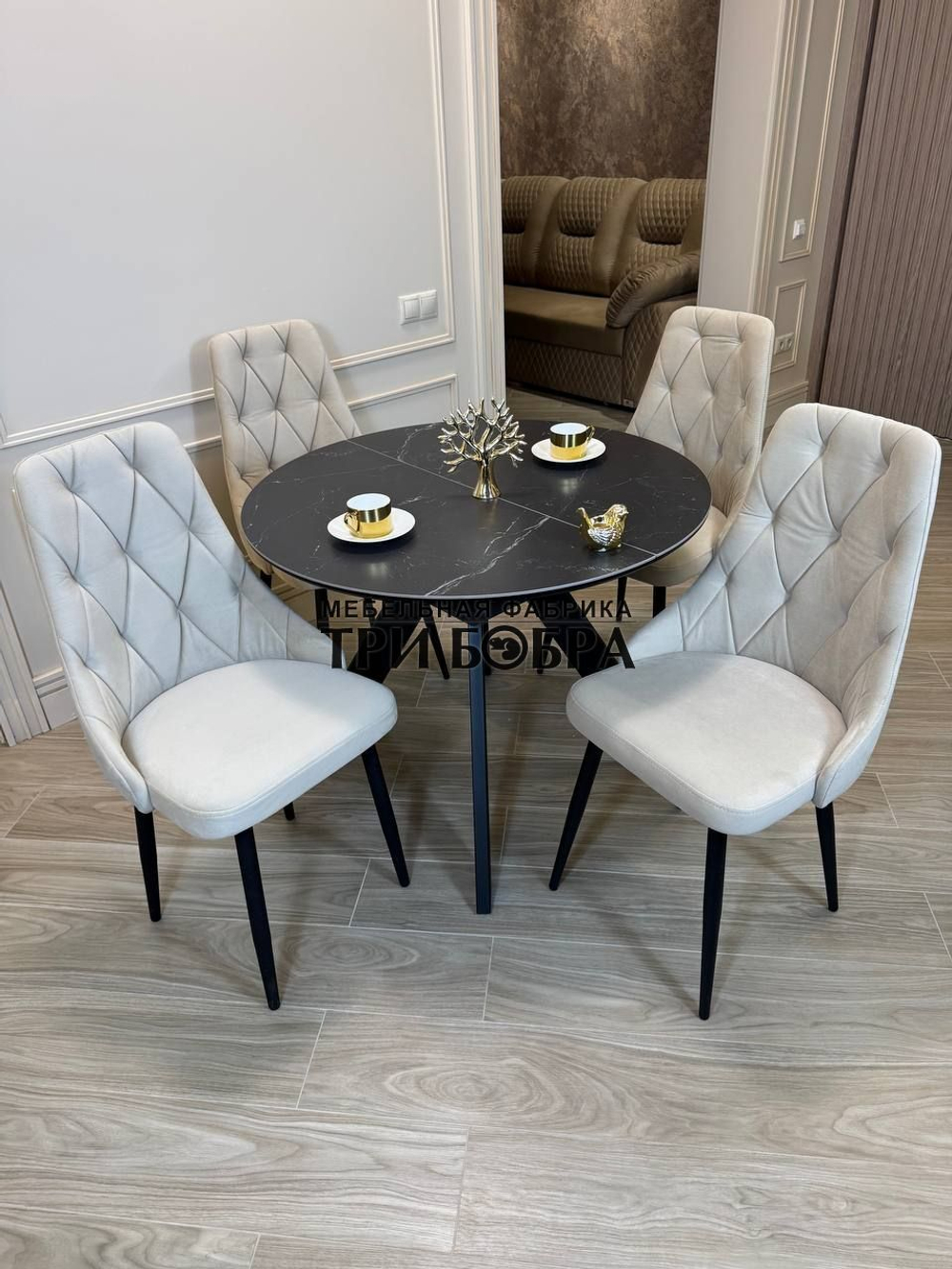 Круглый раздвижной стол "Бонжур", керамогранит, черный мрамор и стулья "Лондон"