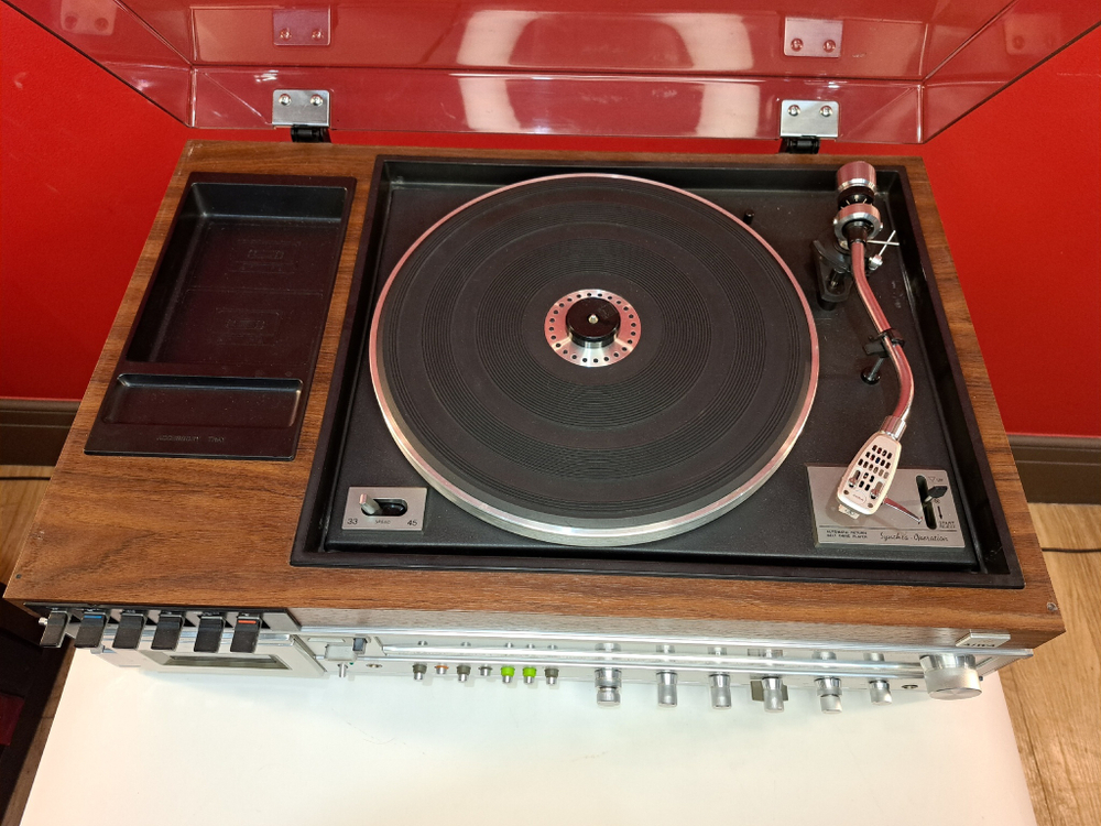 Музыкальный центр Aiwa model af 5080(проигрыватель, FM, кассетник, усилитель)