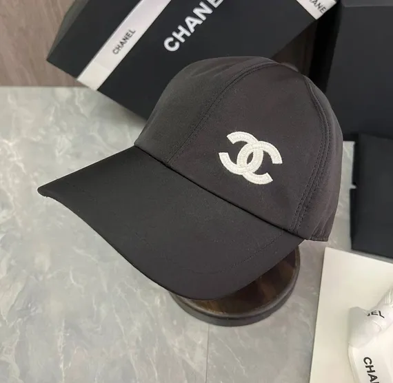 Бейсболка Chanel , черный