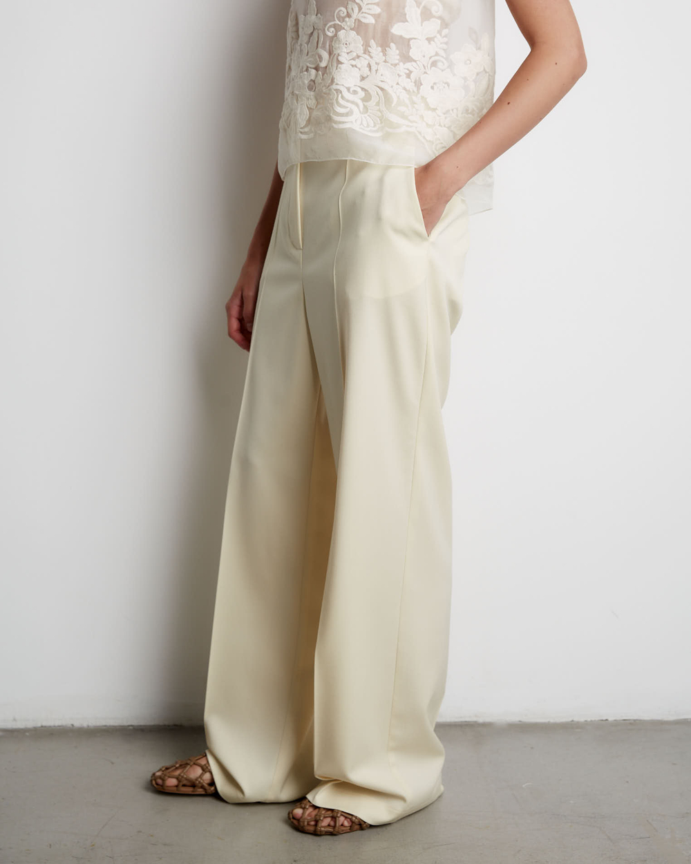 Брюки из шерсти молочный