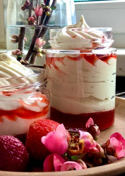 Зефир клубничный на меду в банке