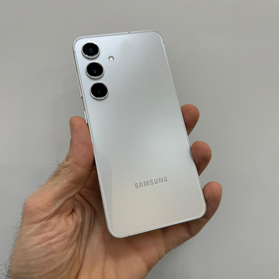 Samsung Galaxy S24 8/256GB (полный комплект)