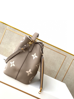Louis Vuitton NeoNoe MM