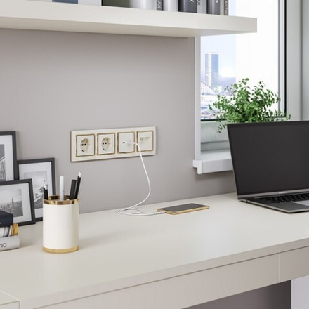 Розетка с заземлением, безвинтовой зажим (слоновая кость)