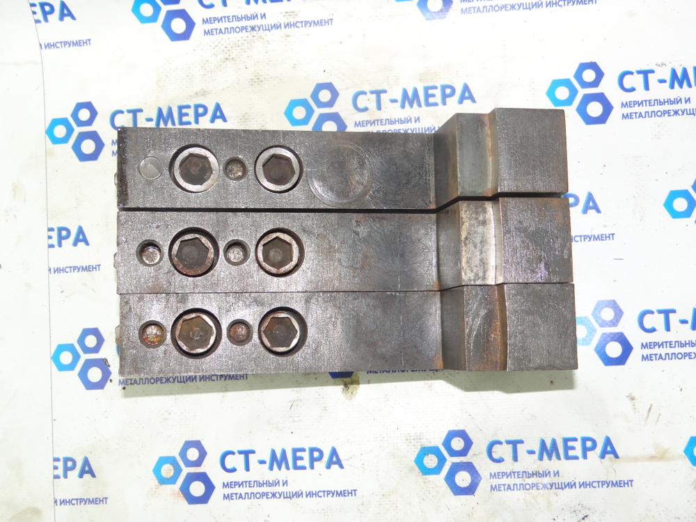 Комплект из трех сборных кулачков для токарного патрона (предположительно 250–400 мм)