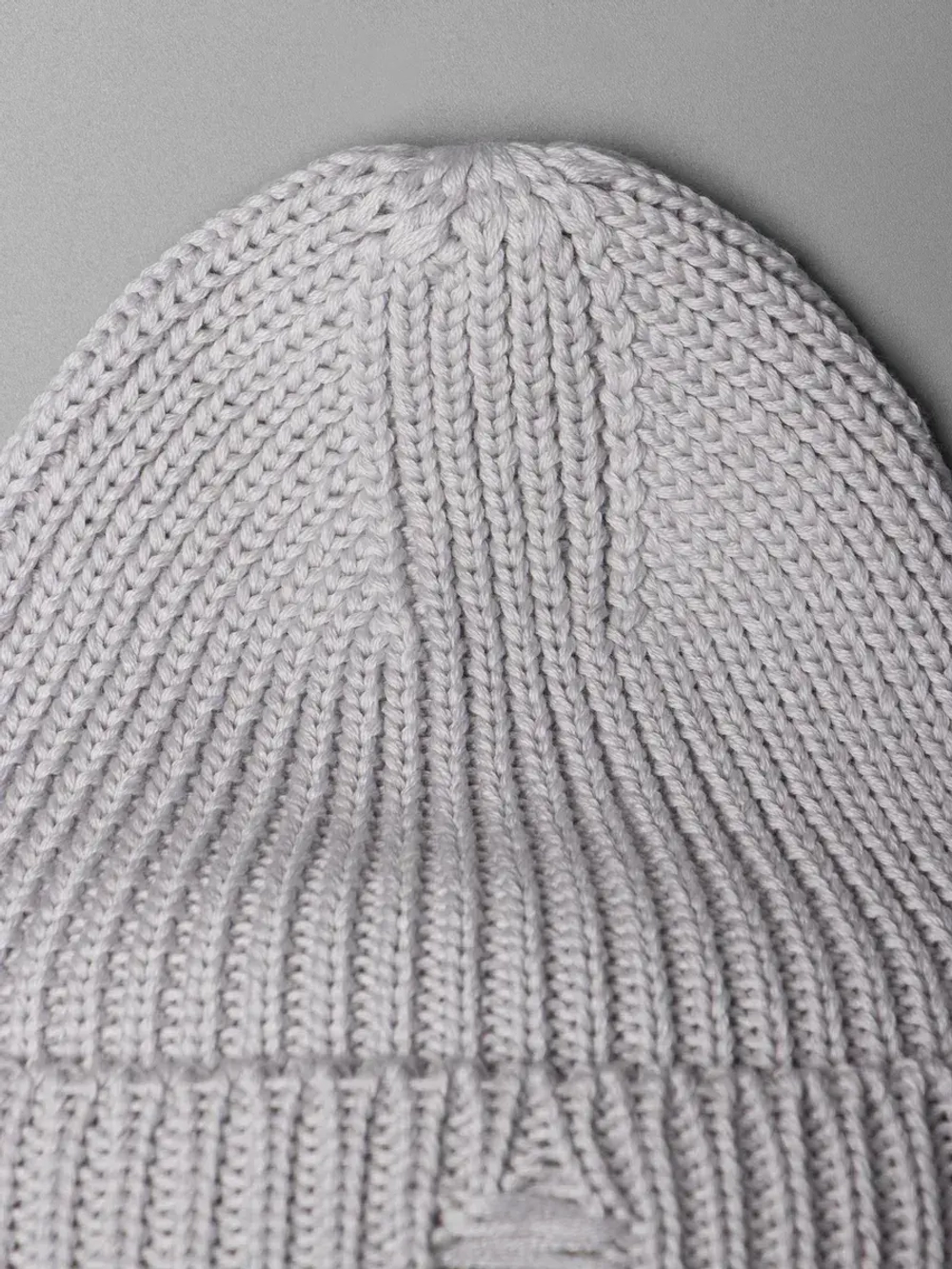 Шапка женская на осень рваная